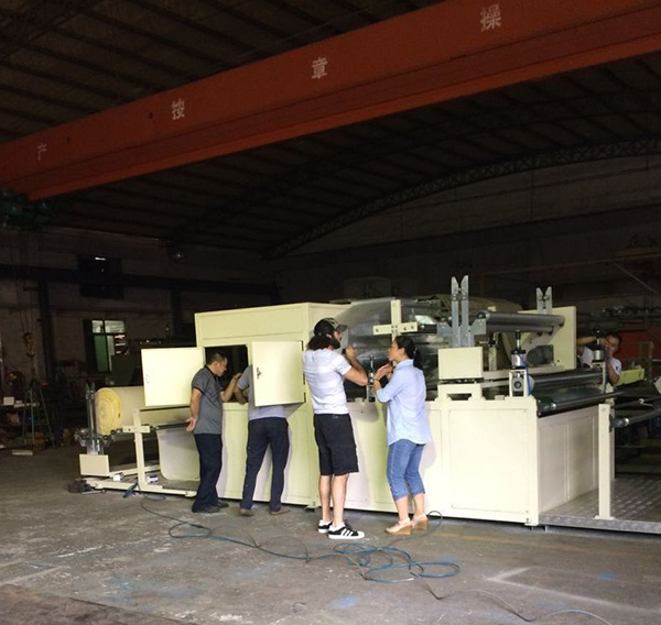 噴膠式復(fù)合機 .JPG